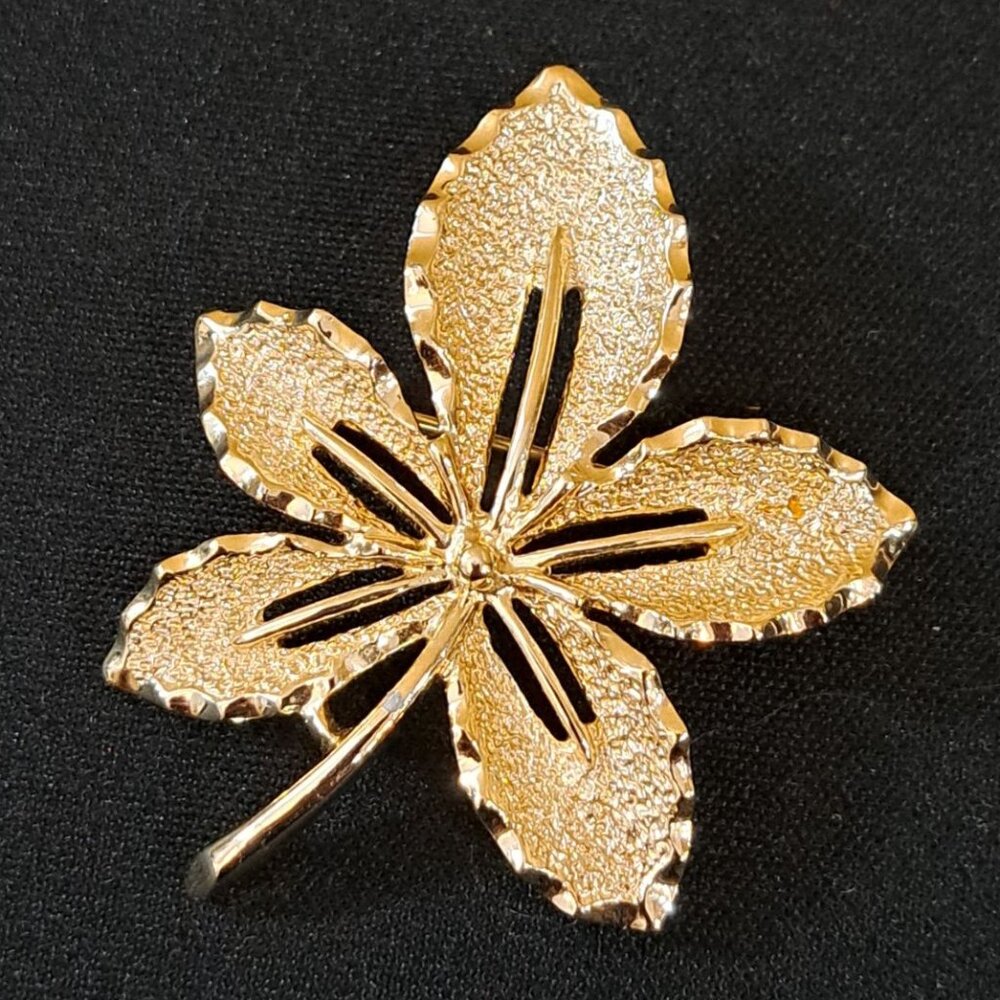 Vintage Sarah Conventry Gold Tone Leaf Brooch Pin 2"